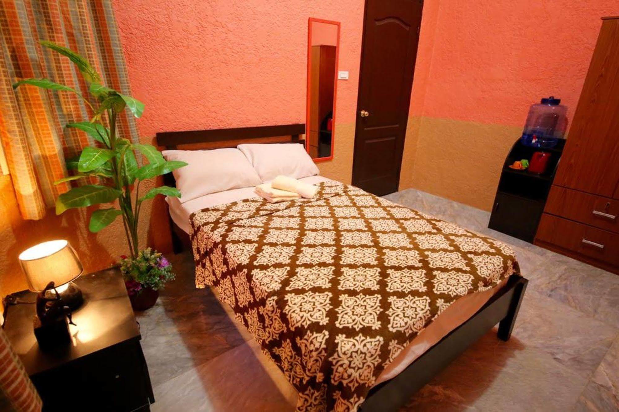 Dee Guest House มักตัน ภายนอก รูปภาพ